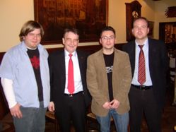 v.l.n.r.: Axel Echeverria, Mike Groschek, Generalsekretär NRWSPD, Dennis Sohner, Christoph Dolle, Vorsitzender NRW-Jusos